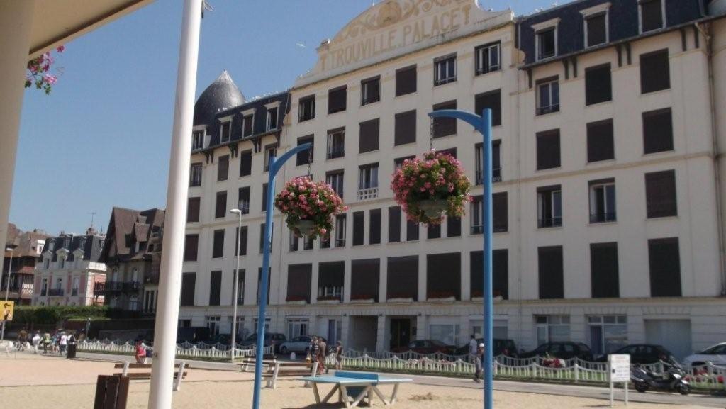 Paradis Les Pieds Sur Le Sable Trouville Palace Dış mekan fotoğraf
