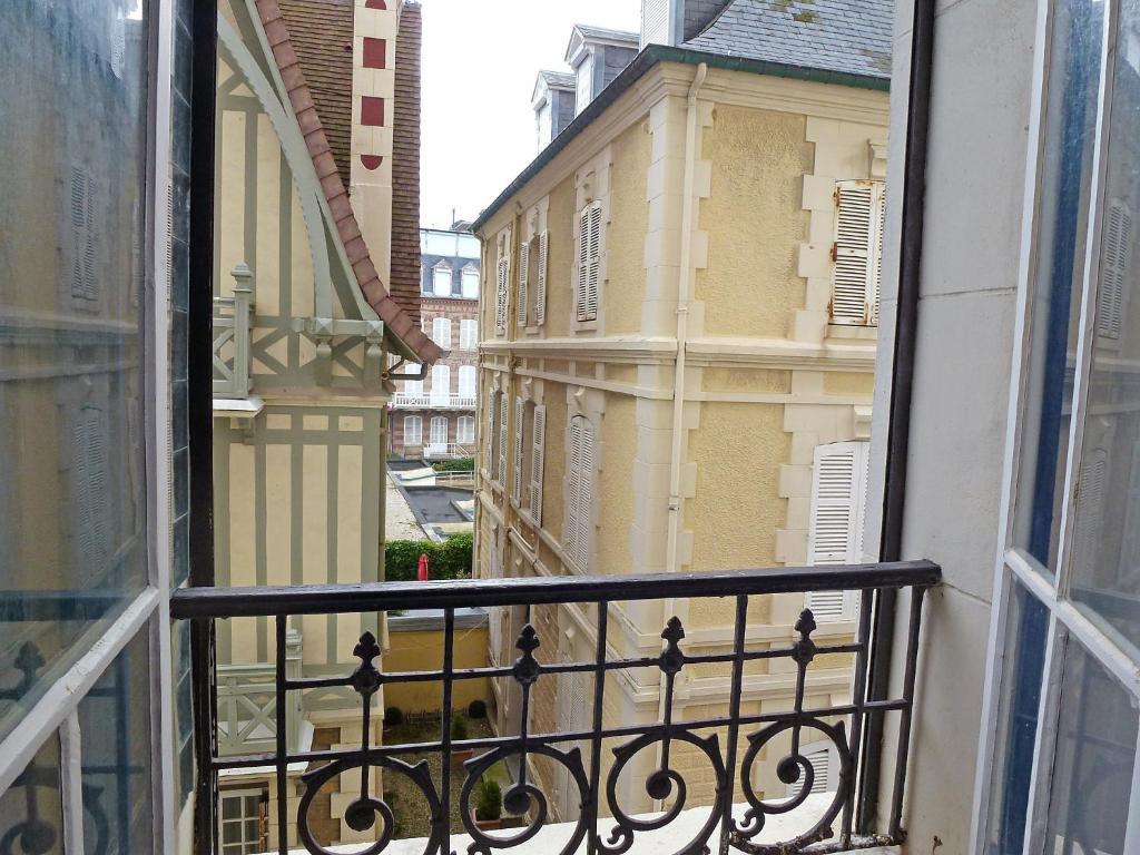 Paradis Les Pieds Sur Le Sable Trouville Palace Oda fotoğraf